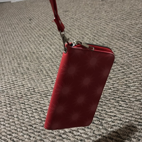 Red wallet - Picture 2 of 3